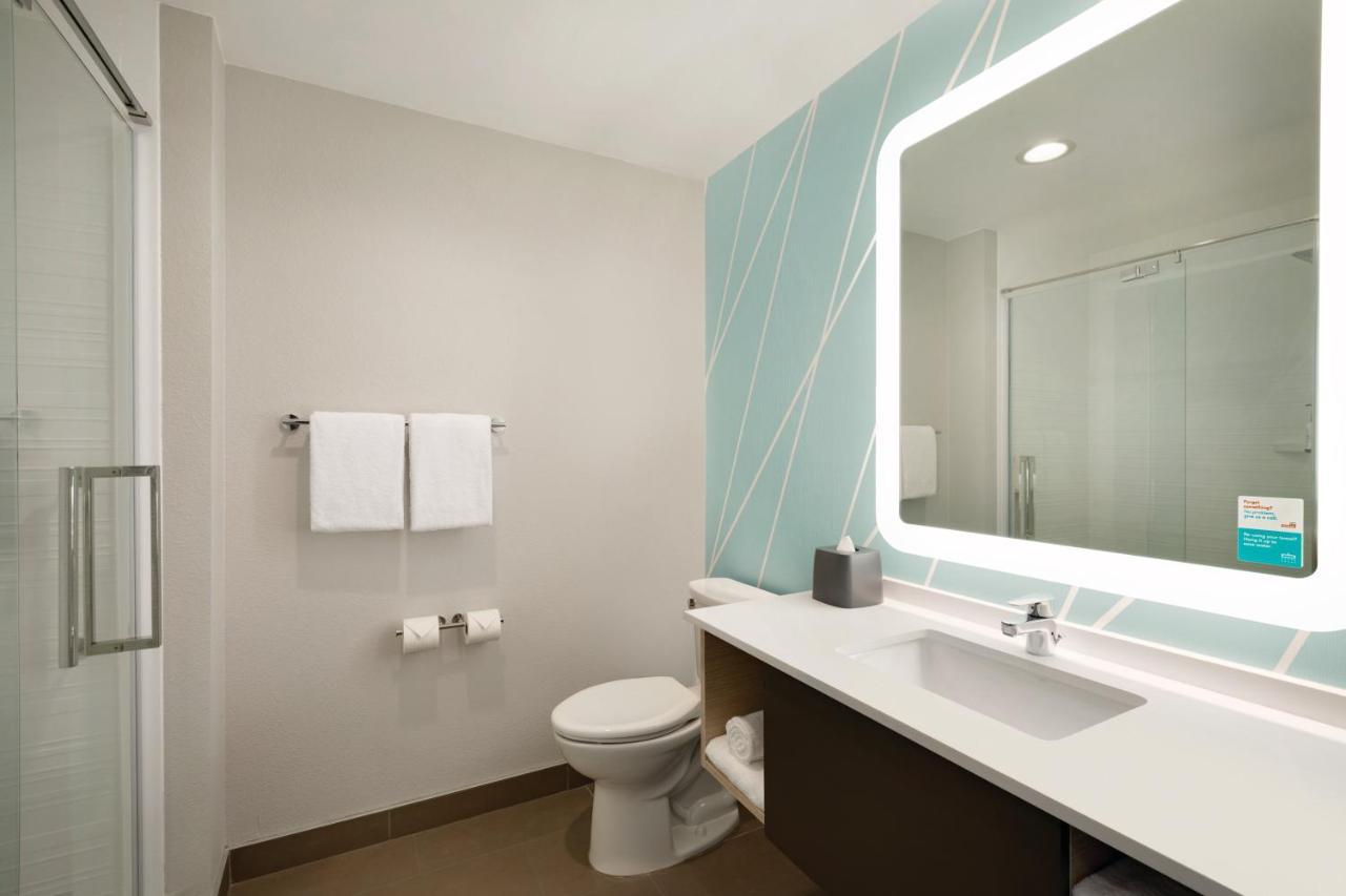 Avid Hotel-Midland Buitenkant foto