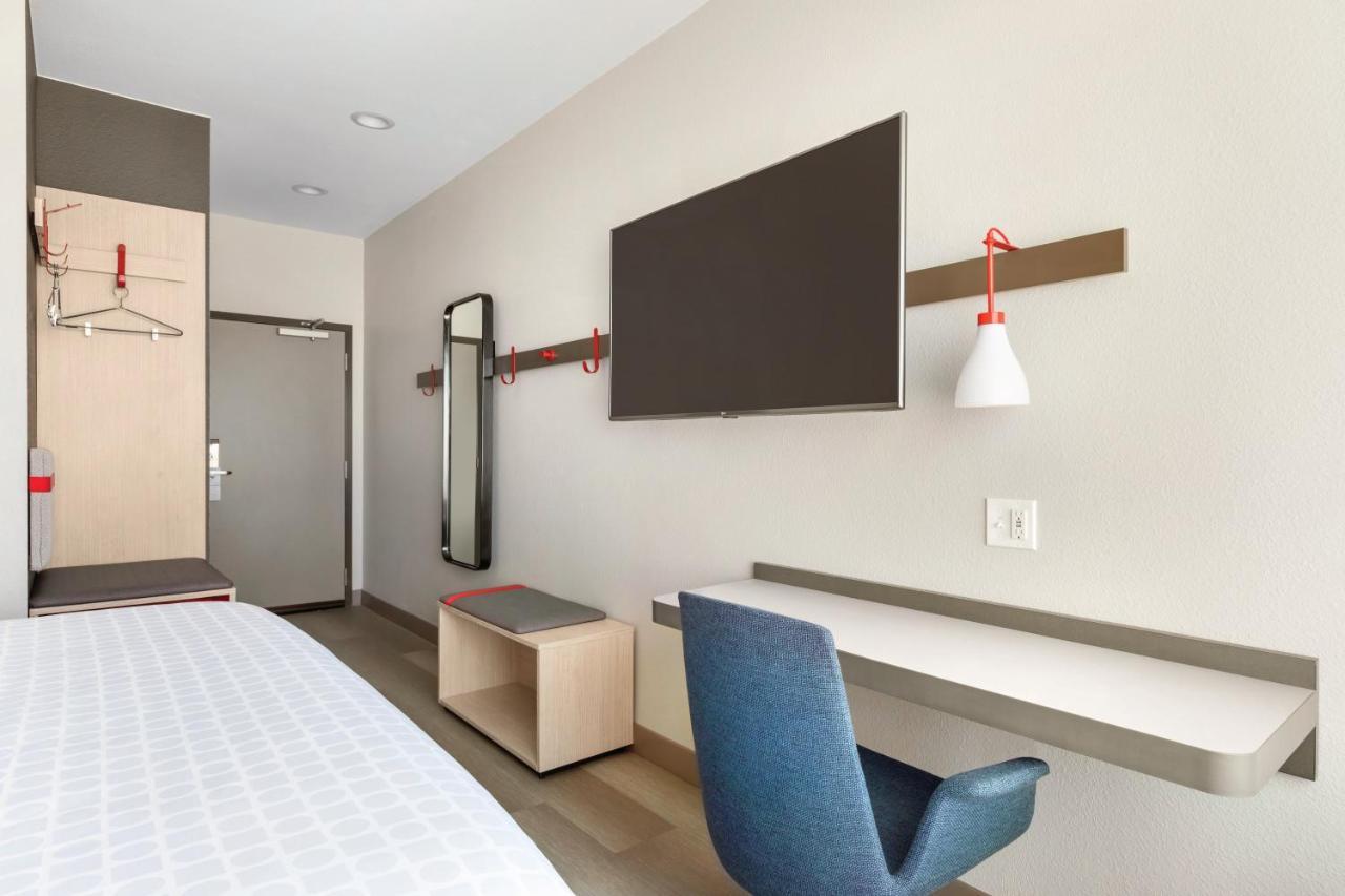 Avid Hotel-Midland Buitenkant foto